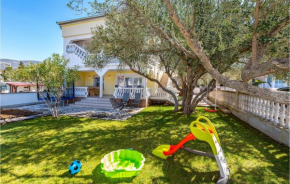 2 Bedroom Amazing Apartment In Karin Gornji